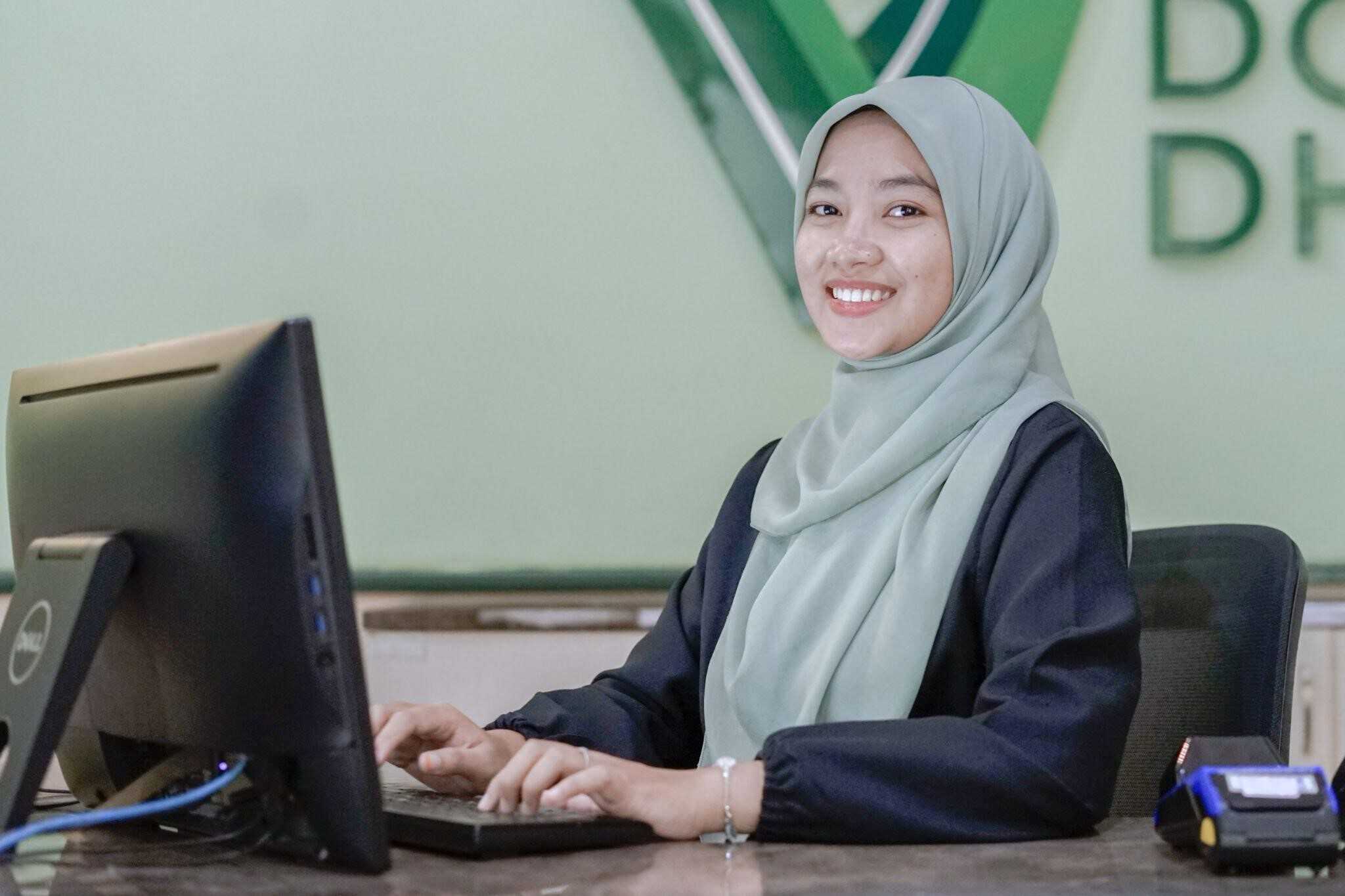 rani berkhidmat melayani zakat selama ramadan1 dompet dhuafa Rani berkhidmat melayani zakat selama Ramadan