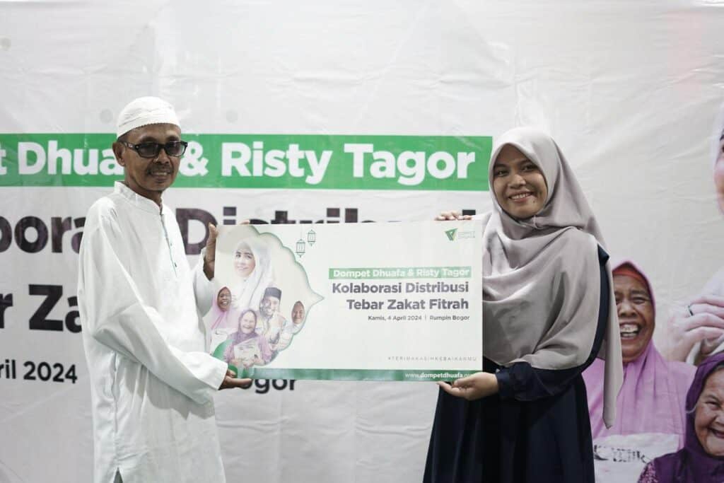 Risty Tagor Tebar Zakat Fitrah dan Parsel Ramadan