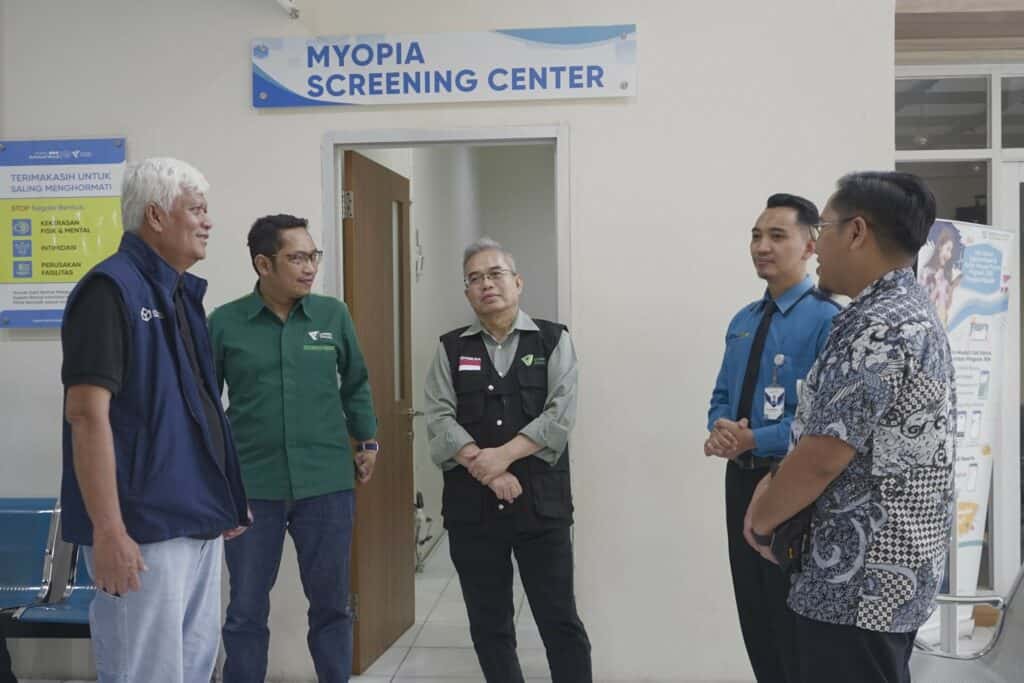 yudi latief kunjungi rs mata achmad warni2 dompet dhuafa Yudi Latief Kunjungi RS Mata Achmad Warni