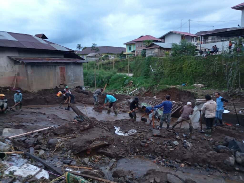 Banjir bandang dan banjir lahar di Sumbar