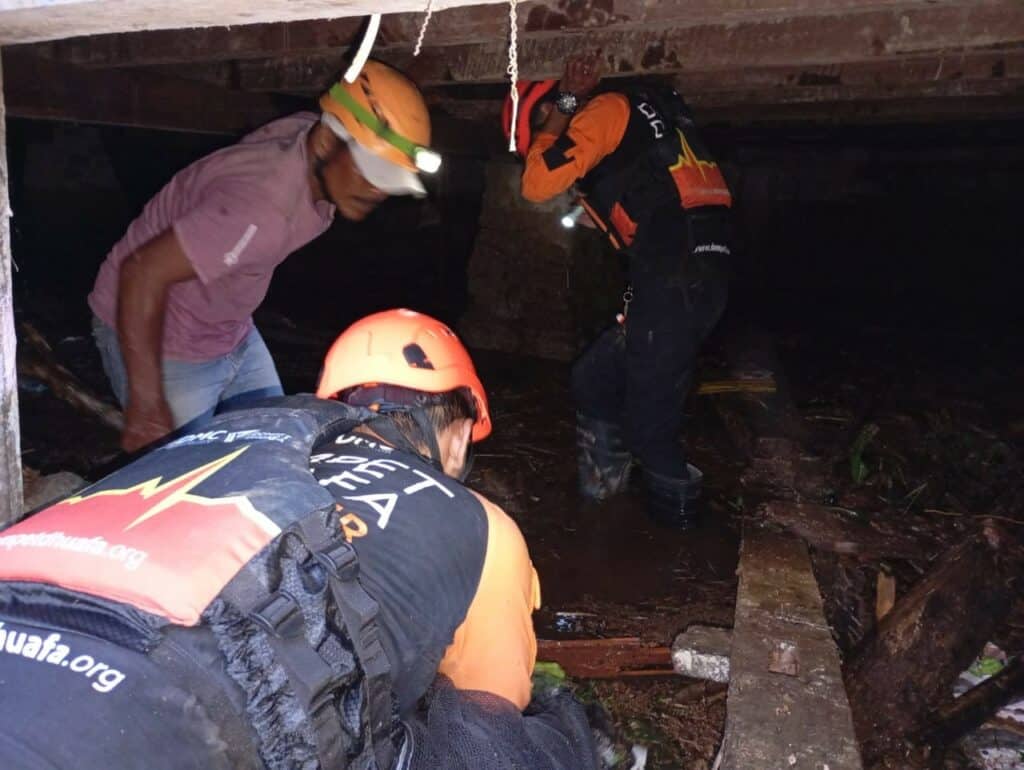 Banjir bandang dan banjir lahar di Sumbar