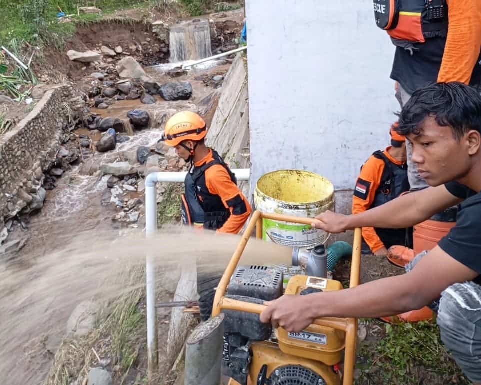 Banjir bandang dan banjir lahar di Sumbar