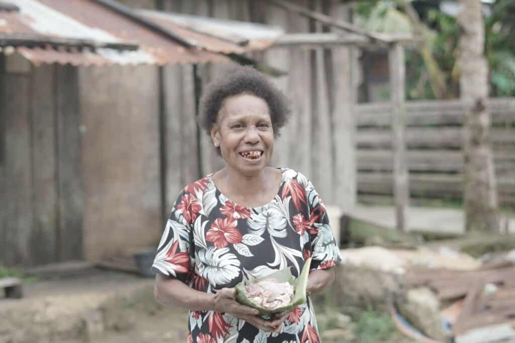 rois ojk maluku papua lampung11 dompet dhuafa Sohibah Simoro, wanita paruh baya yang kerap disapa Mamak Sohibah menyambut Program Tebar Hewan Kurban 2024 di daerahnya dengan bahagia.