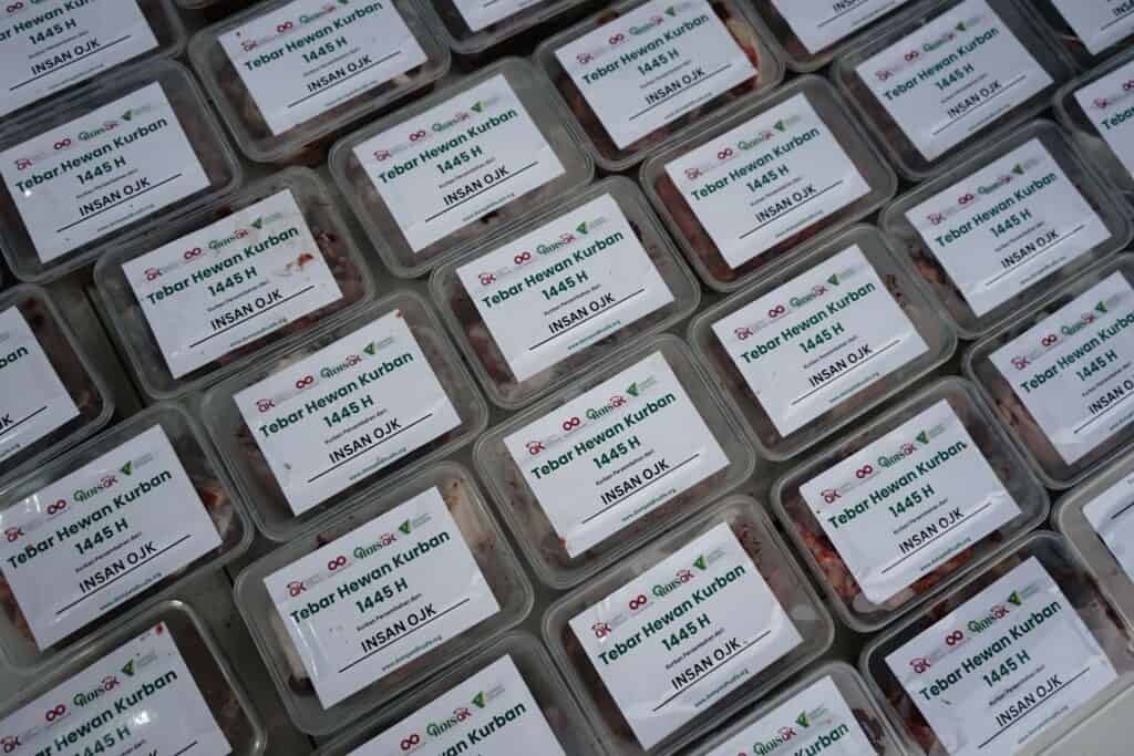 rois ojk maluku papua lampung13 dompet dhuafa Daging-daging kurban yang sudah dikemas siap dibagikan kepada masyarakat di Kabupaten Sorong, Papua Barat, Pulau Buru, Maluku, dan Lampung.