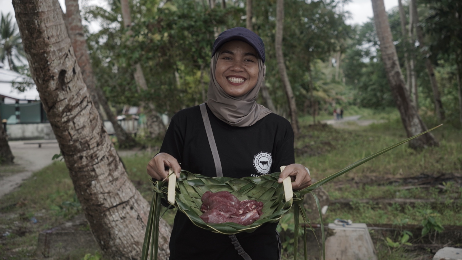 tebar hewan kurban mimi campervan 5 dompet dhuafa Mimi Campervan siap membagikan daging kurban dalam wadah Kamdada untuk warga Ohoidertawun.