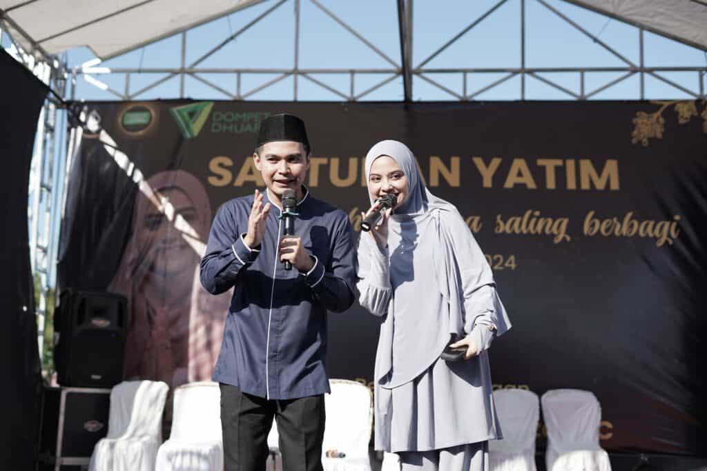 aiman ricky santunan yatim7 dompet dhuafa Aiman dan Tiwi sebagai pembawa acara sekaligus menghibur dan menyemangati adik-adik yatim yang hadir pada hari lebarannya anak yatim, yaitu 10 Muharram 1446, pada Selasa (16/07/2024).