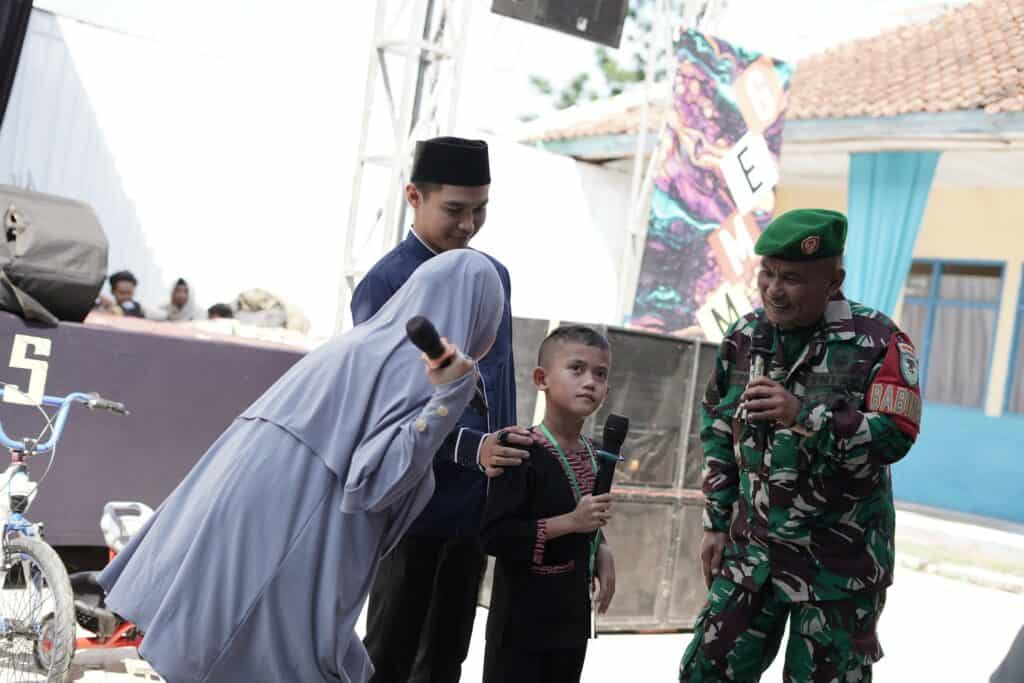 aiman ricky santunan yatim8 dompet dhuafa Ibnu menyampaikan cita-cita kelak menjadi seorang tentara yang akan menjaga kedaulatan Indonesia.