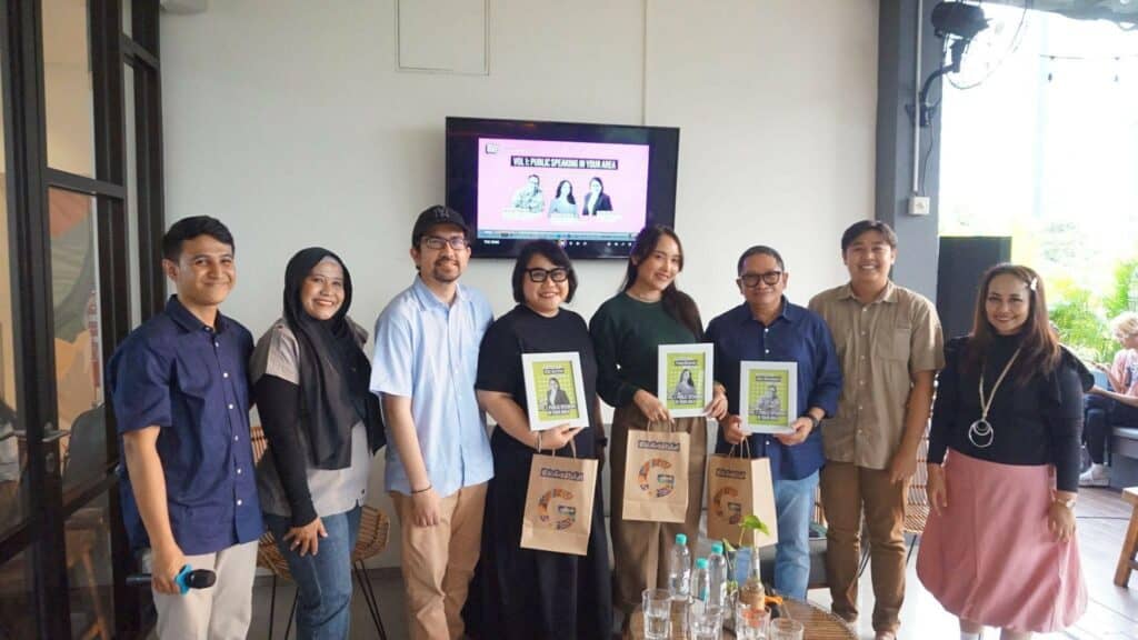 lokakarya kelas humas muda1 dompet dhuafa Narasumber kegiatan Kelas Vol.1 ‘Publik Speaking in Your Area’ Kelas Humas Muda di La Boheme, Jakarta Pusat pada Sabtu (20/07/2024).