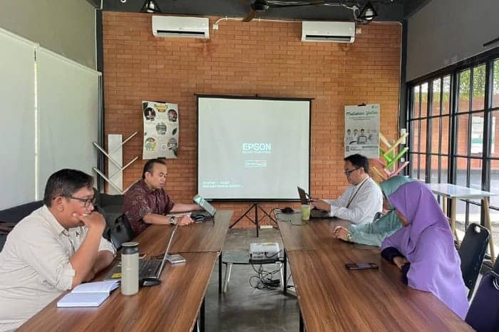 penyerahansurpluswakaf1 dompet dhuafa