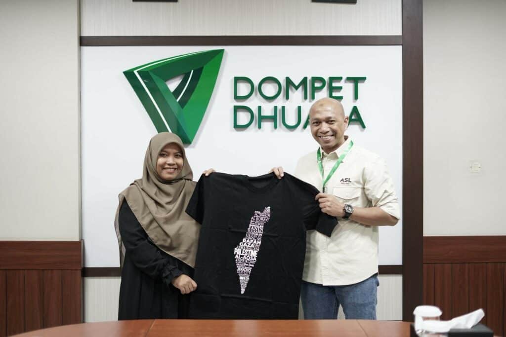 donasi palestina5 dompet dhuafa Desain peta Palestina di atas kaos ala Melukis Slide untuk program Kaos Setitik Harapan untuk Palestina.