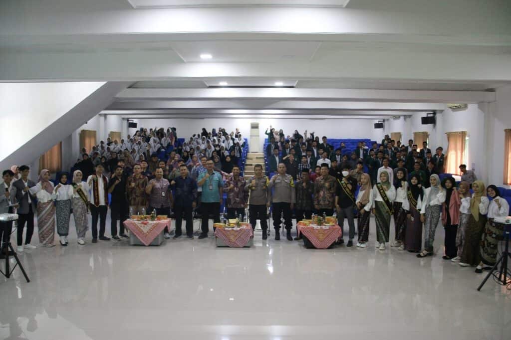 LPM Dompet Dhuafa menyelenggarakan Penyuluhan Generasi Sadar Hukum yang mengangkat tema "Generasi Sadar Hukum, Generasi Hebat" pada Kamis, (11/7/2024) di Aula Auditorium Gedung C, Universitas Ummul Quro Al Islami.