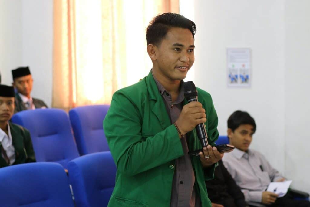 Antusias peserta saat sesi diskusi pada Penyuluhan Generasi Sadar Hukum yang mengangkat tema "Generasi Sadar Hukum, Generasi Hebat" pada Kamis, (11/7/2024).