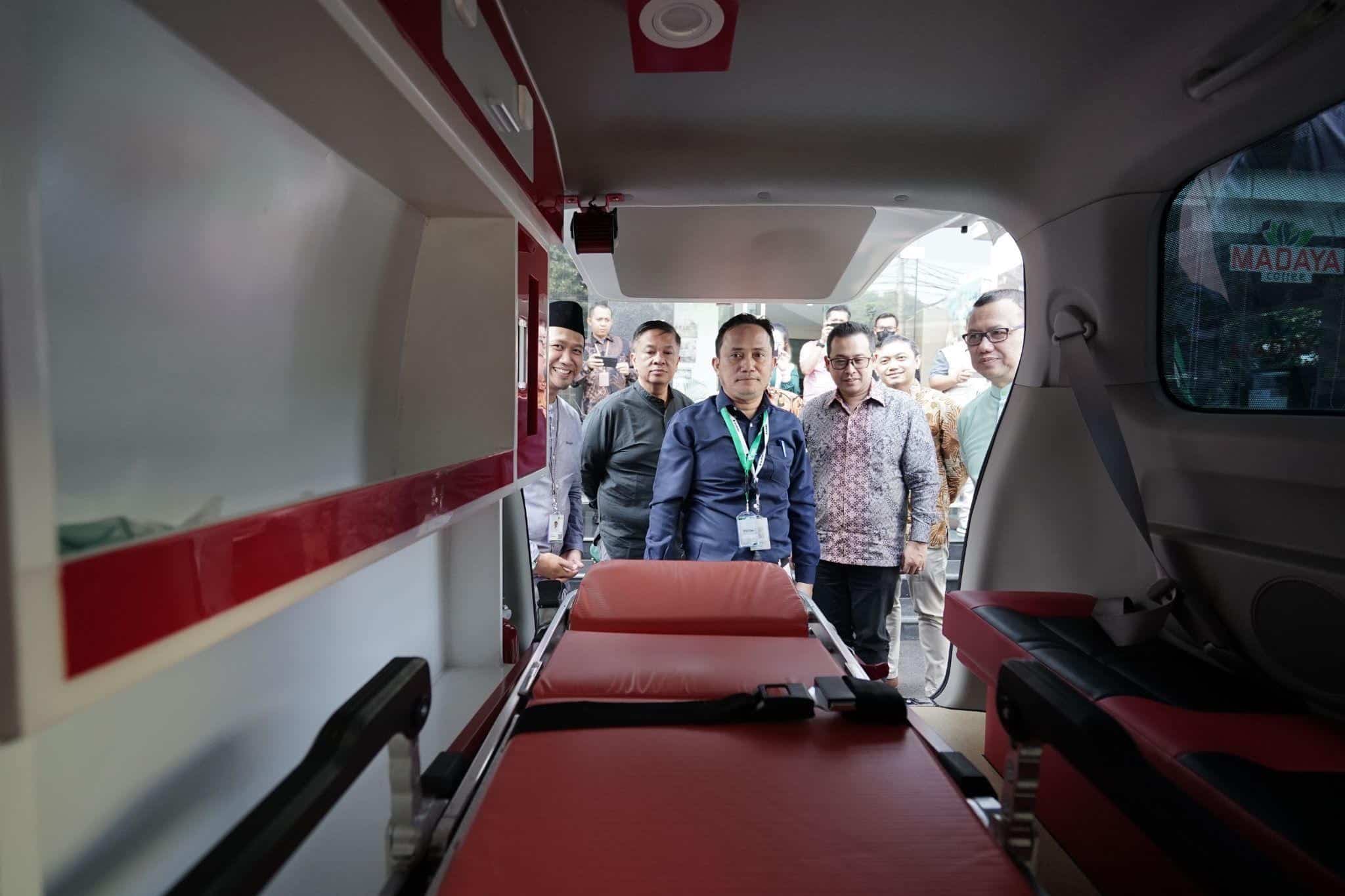 serah terima ambulans1 dompet dhuafa Unit ambulans hasil implementasi CWLS SWR002.