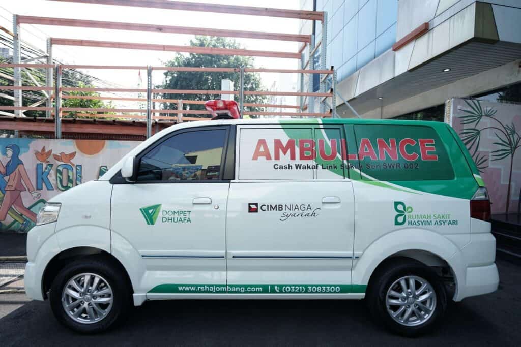 serah terima ambulans10 dompet dhuafa Dari samping, nampak unit ambulans hasil implementasi CWLS SWR002.