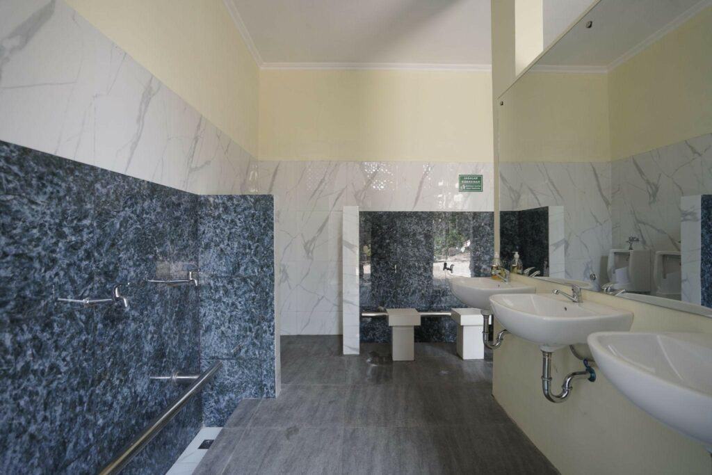 bpkh dan dompet dhuafa7 dompet dhuafa Salah satu bantuan fasilitas baru berupa pembangunan tempat wudhu & toilet di Masjid Al Manar Taman Duta, Sukmajaya, Depok Jawa Barat.
