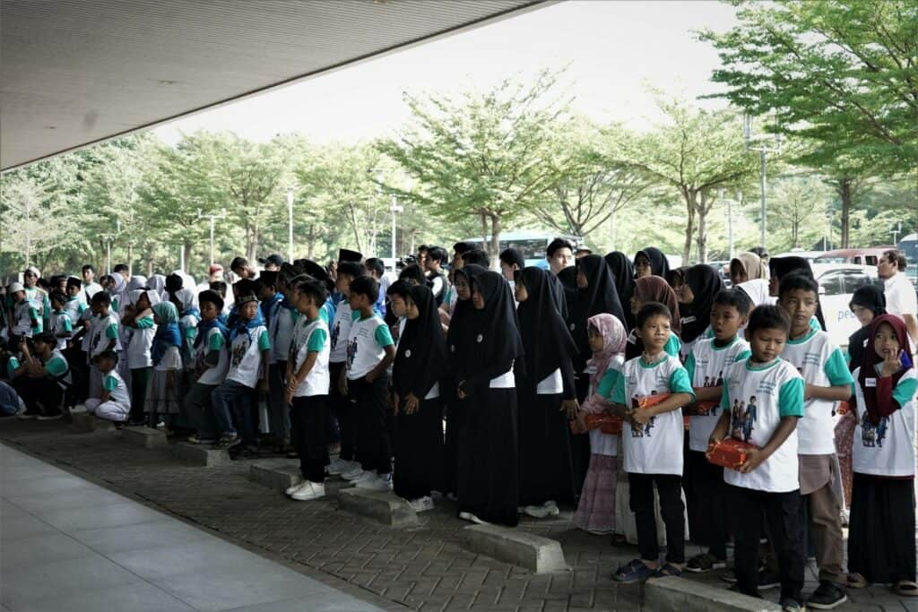 belanja bareng yatim7 dompet dhuafa Sebanyak 140 anak yatim tengah berkumpul untuk mengikuti program Belanja Bareng Yatim, kolaborasi kebaikan antara BSI, Lulu Hypermarket dan tujuh LAZ, pada Sabtu, (27/7/2024).