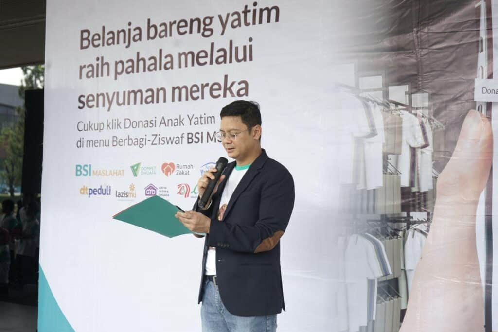 belanja bareng yatim9 dompet dhuafa SEVP Digital Banking BSI Saut Parulian Saragih dalam sambutannya.