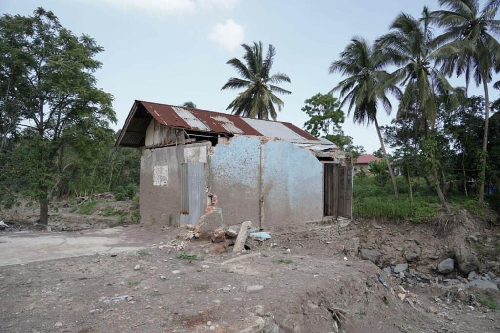 galodo3 dompet dhuafa Kerusakan bangunan rumah dampak sapuan galodo di wilayah Kabupaten Tanah Datar, Sumatra Barat, Sabtu (20/07/2024).