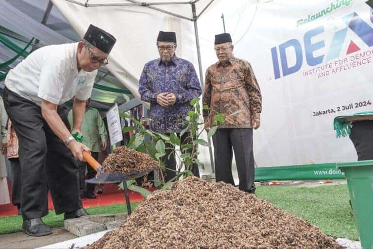 miladke13tahundompetdhuafa5768x512 dompet dhuafa