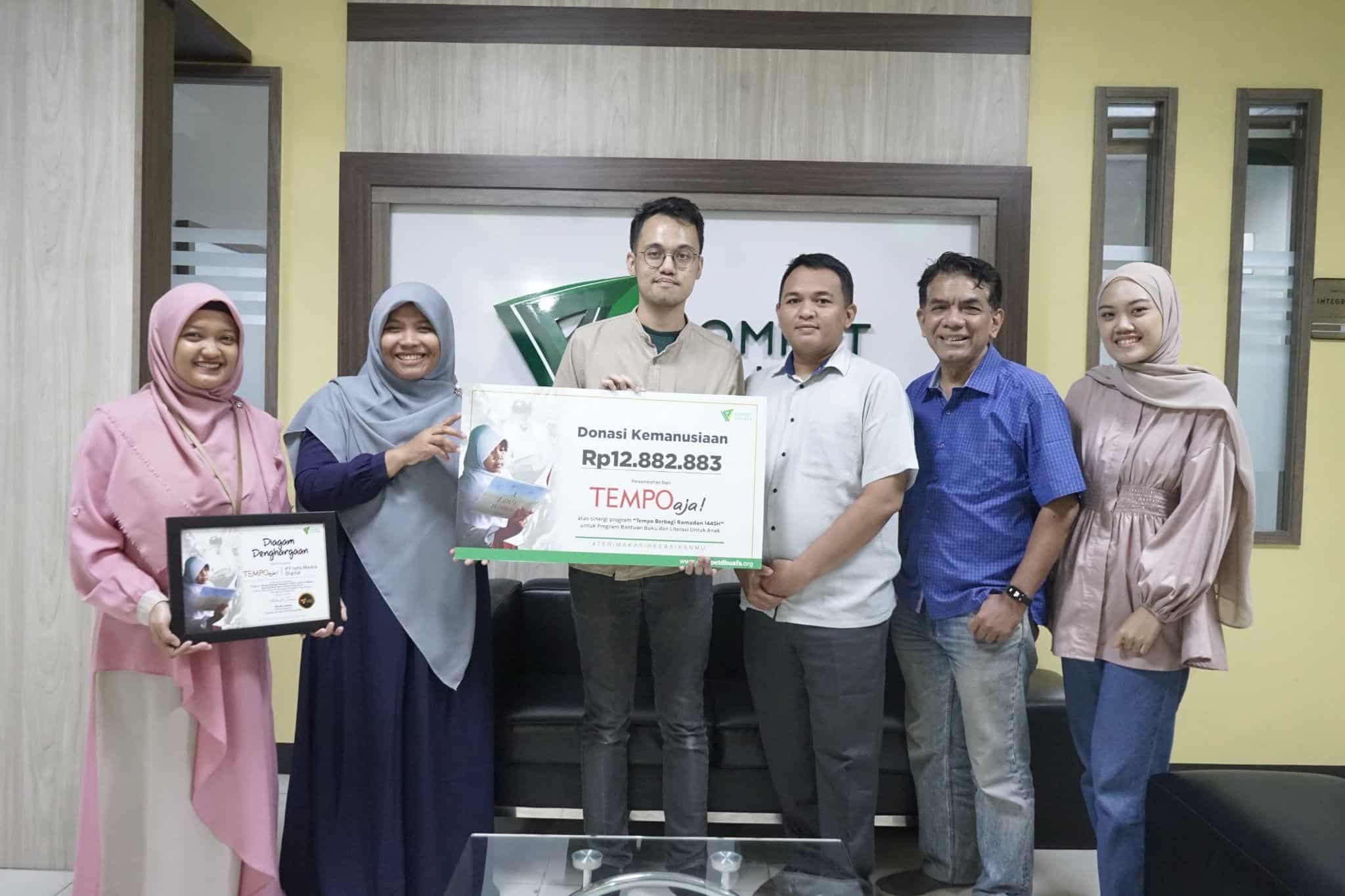 tempo ajak dompet dhuafa tingkatkan literasi anak4 dompet dhuafa Serah terima donasi kemanusiaan untuk Program ‘Bantuan Buku dan Literasi Untuk Anak’ oleh Tempo kepada Dompet Dhuafa di Gedung Filantropi, Jakarta Selatan pada Rabu (31/7/2024).