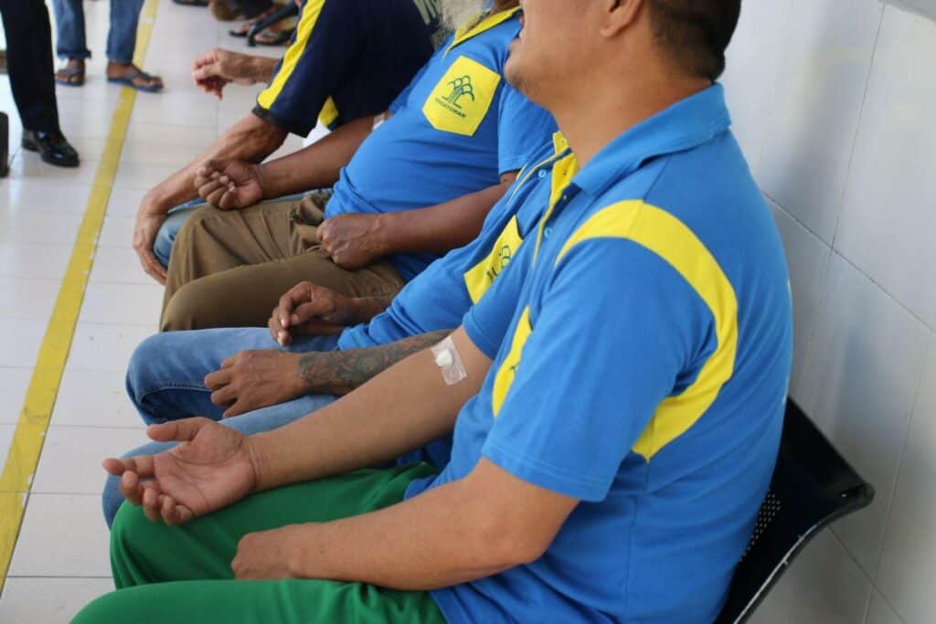 warga binaan hapus tato3 dompet dhuafa Proses penghapusan tato terhadap warga binaan Lapas Kelas II A Kembang.