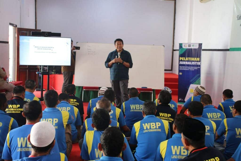 warga binaan hapus tato4 dompet dhuafa Para warga binaan pelatihan menulis dan jurnalistik di Lapas Kelas II A Kembang Kuning, Nusa Kambangan, Cilacap, Jawa Tengah tampak antusias mengikuti acara.