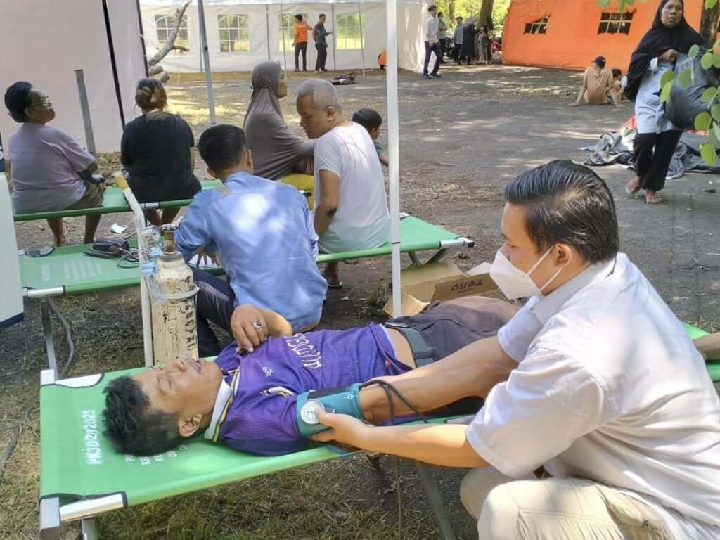 kebakaran manggarai3 dompet dhuafa Tim RDK melakukan penanganan krisis kesehatan bagi penyintas kebakaran di Manggarai, Jakarta, Selasa (13/08/2024).