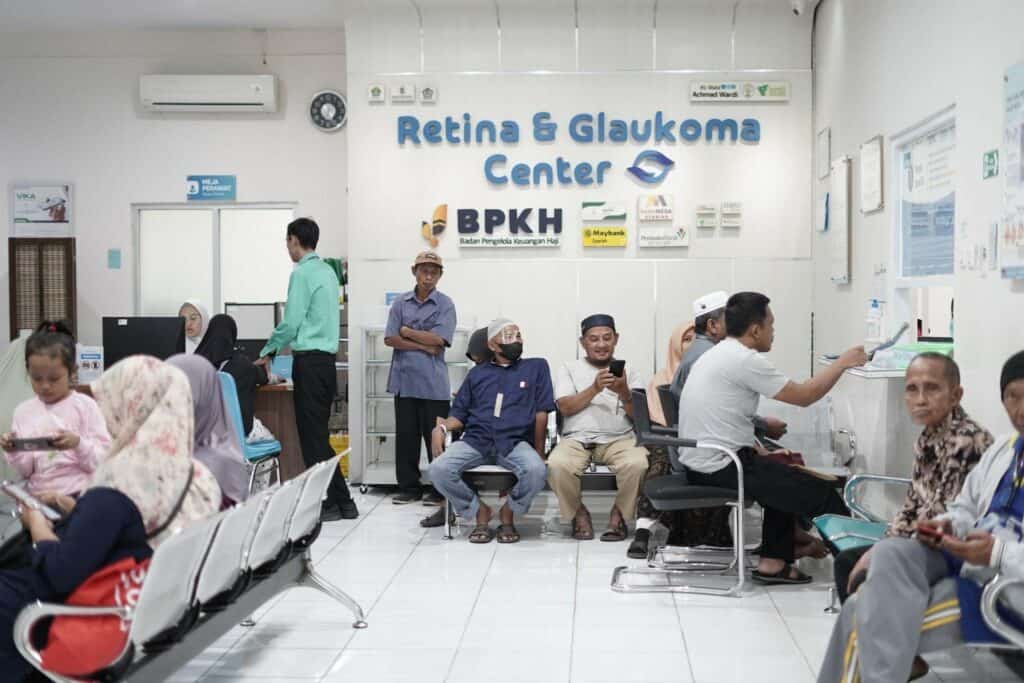 operasi katarak2 dompet dhuafa Suasana salah satu ruang RSAW yang selalu ramai dikunjungi oleh masyarakat dari berbagai kalangan.