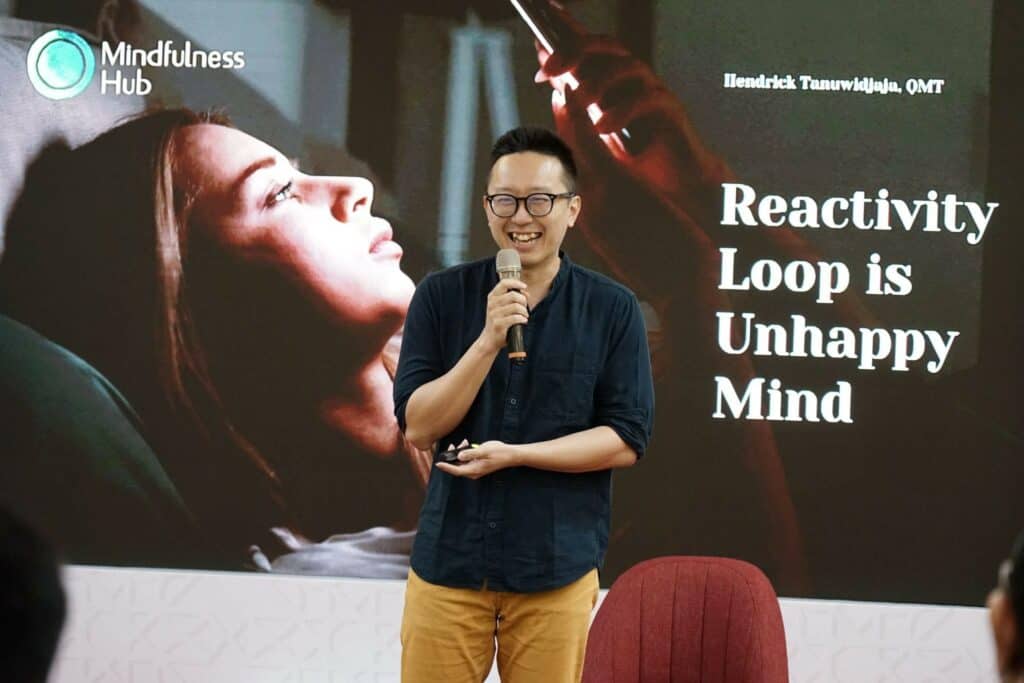 berbagi lewat sukuk wakaf5 dompet dhuafa Seorang Mindfulness Practitioner memimpin workshop "Mindful Wealth: Merging Financial Growth with the Spirit of Giving".