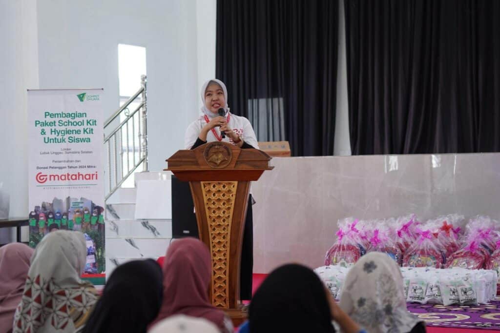 matahari10 dompet dhuafa Sambutan Store Manager Matahari Lubuk Linggau, Henny, di Mutiara Cendekia Convention Hall, Jumat (20/09/2024)