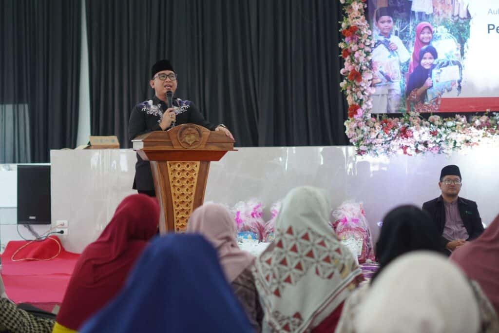 matahari13 dompet dhuafa Sambutan pihak Matahari yang diwakili oleh Asep Irama (Dompet Dhuafa Cabang Sumsel Unit Lubuk Linggau) di Mutiara Cendekia Convention Hall, Jumat (20/09/2024).