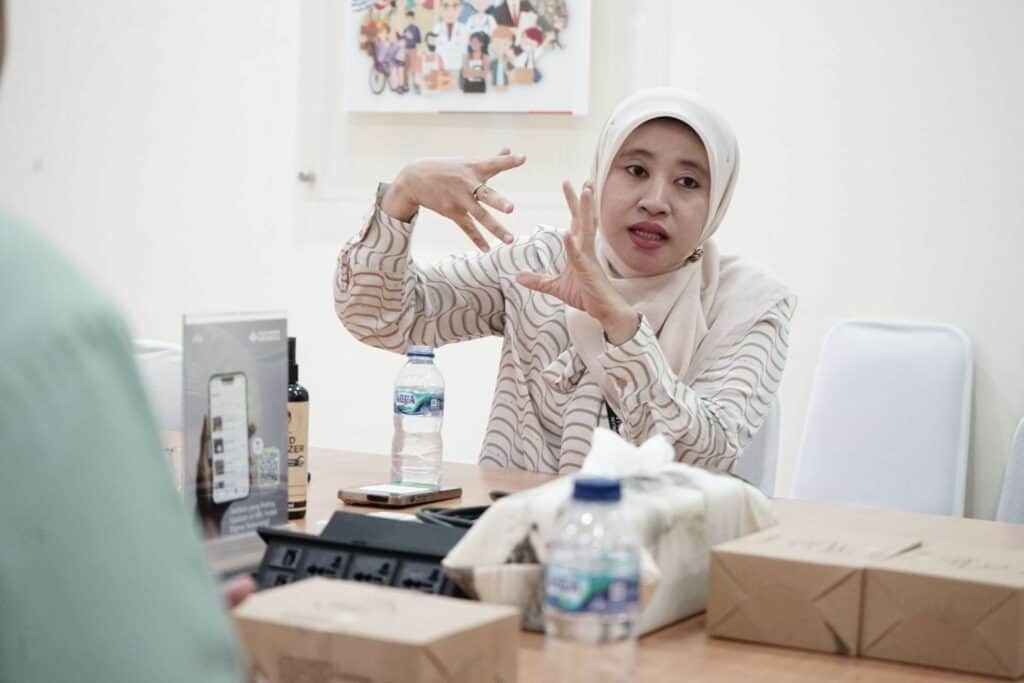 sbi peduli5 dompet dhuafa Nur Lailiyah, General Affairs & Community Relations Manager SBI Pabrik Narogong, dalam pertemuan bersama Dompet Dhuafa, Selasa (27/08/2024) di kawasan PT SBI di Kabupaten Bogor.