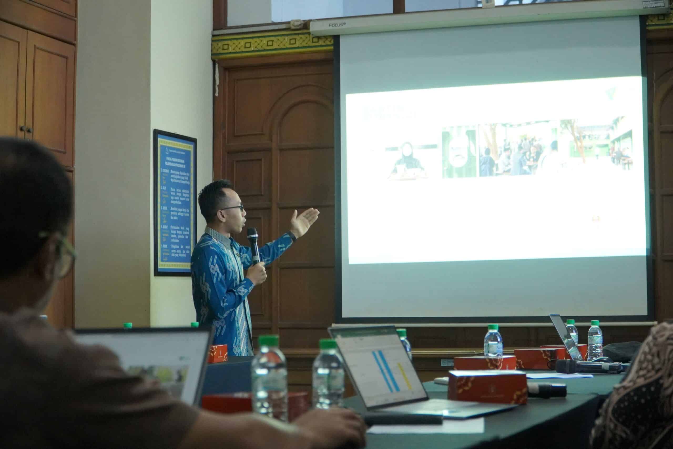 Pemaparan program oleh Pimpinan Dompet Dhuafa cabang Jawa Tengah, Zaini Tafrikhan di ajang FESyar Jawa 2024.