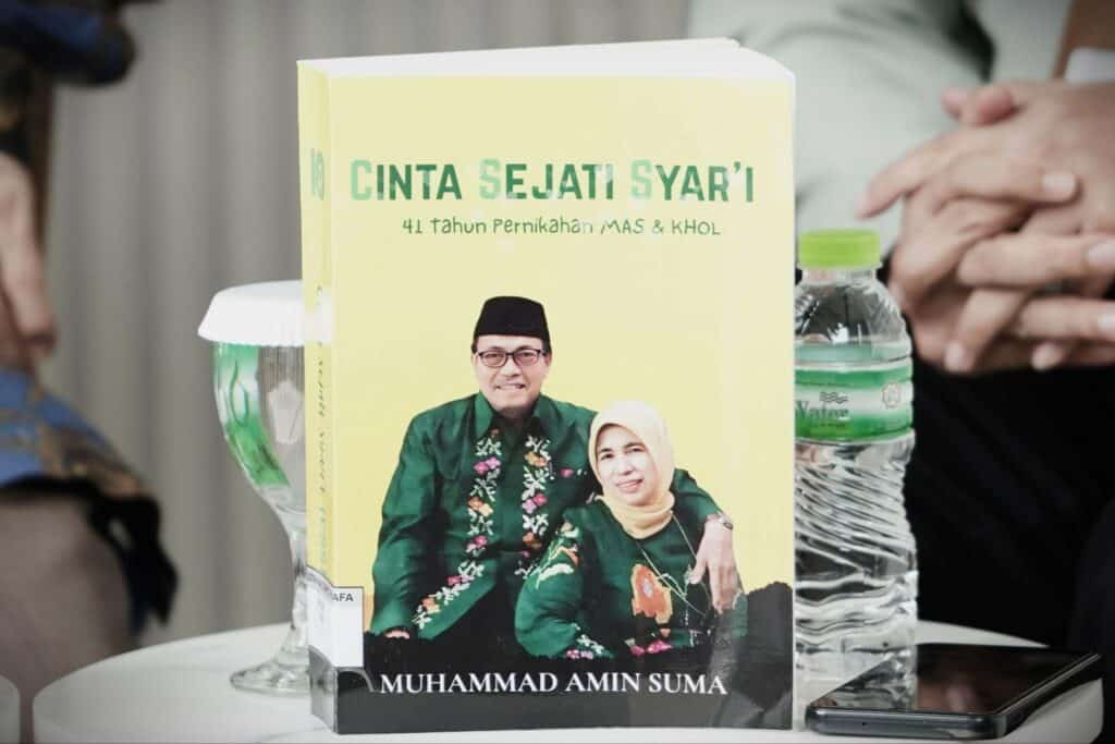 cinta sejati syari3 dompet dhuafa Buku Cinta Sejati Syar'i: 41 Tahun Pernikahan MAS & KHOL setebal 797 halaman terbit tahun 2024 dengan ISBN 978-602-8100-19-9.