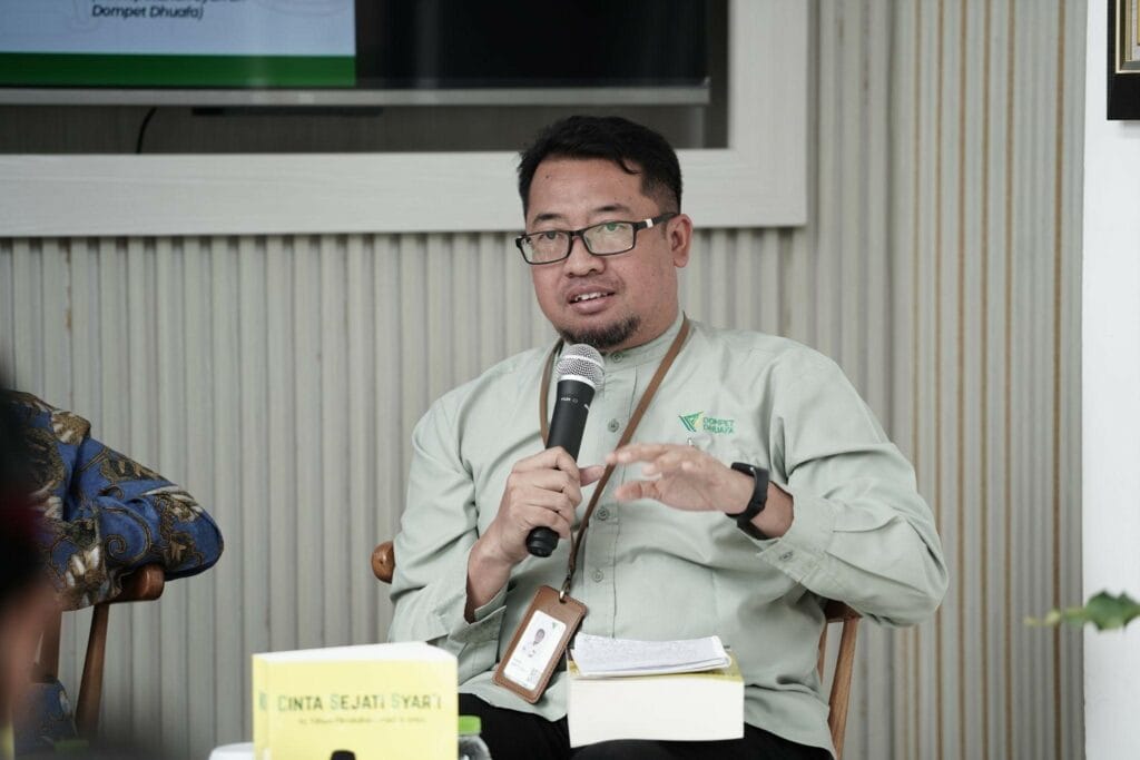 cinta sejati syari4 dompet dhuafa Asep Sapaat menyampaikan tanggapannya atas buku "Cinta Sejati Syar'i".