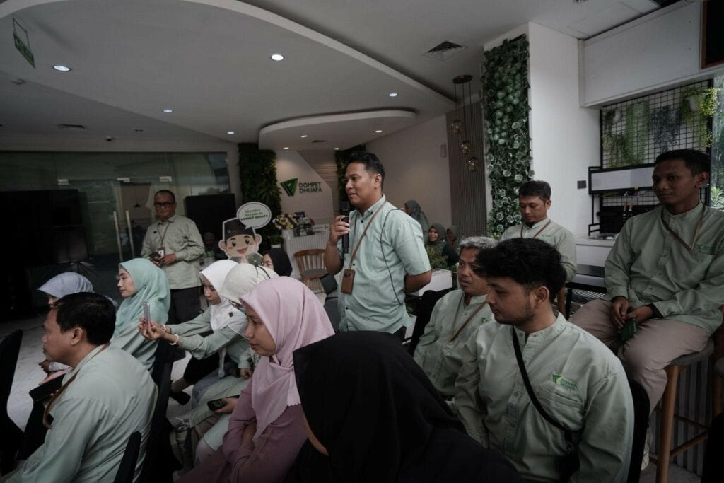 cinta sejati syari6 dompet dhuafa Beberapa peserta diskusi ikut memberikan tanggapan dan pertanyaan atas buku "Cinta Sejati Syar'i".