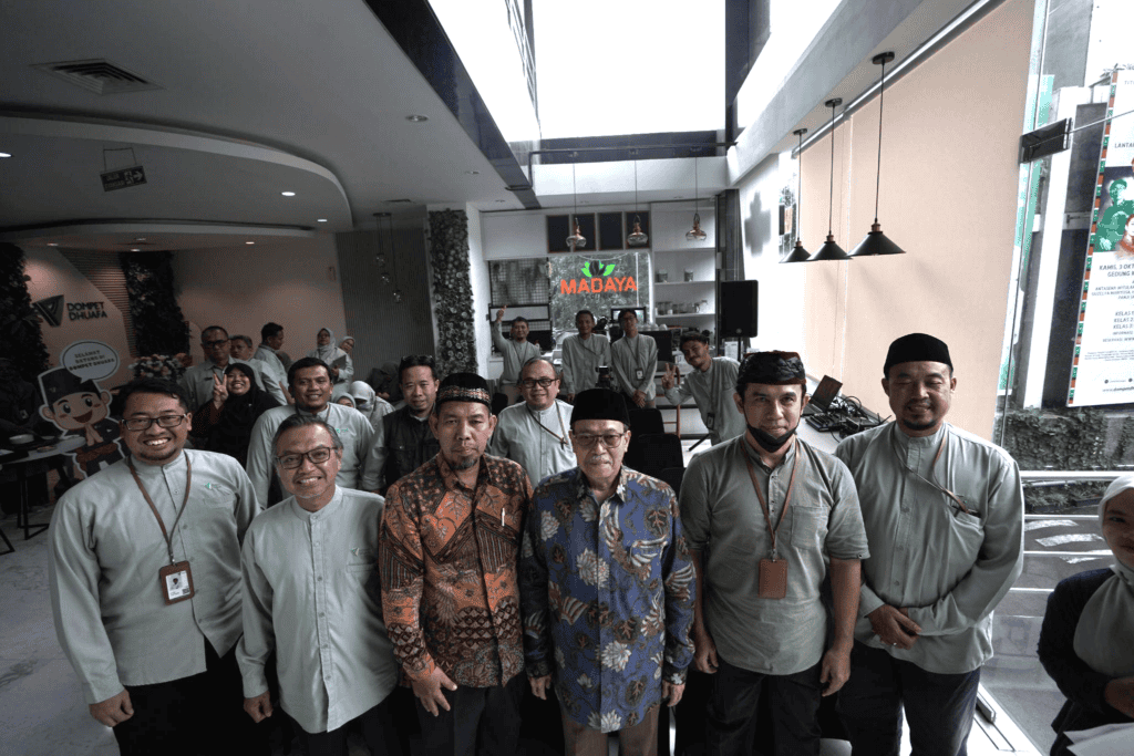 cinta sejati syari7 dompet dhuafa Prof. Dr. H. Muhammad Amin Suma bersama para penaggap dan peserta diskusi buku "Cinta Sejati Syar'i" di Philanthropy Building, Jakarta Selatan, Selasa (15/10/2024).