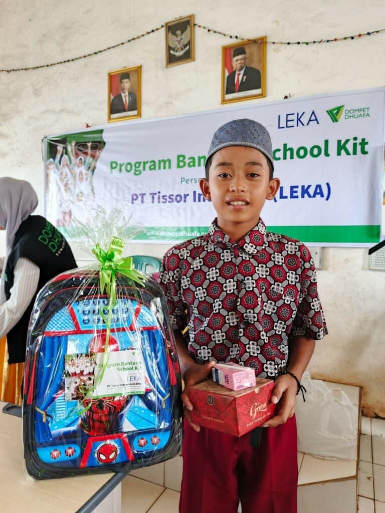 donasi leka7 dompet dhuafa Putra salah satu penerima manfaat program'Satu Transaksi, Sejuta Donasi'.