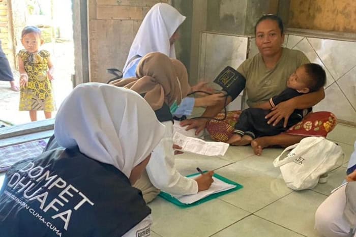 fotojet 2 dompet dhuafa Layanan Kesehatan Cuma-cuma (LKC) Dompet Dhuafa menggelar skrining kesehatan door to door, di beberapa titik Pos Sehat di Nusa Tenggara Barat.