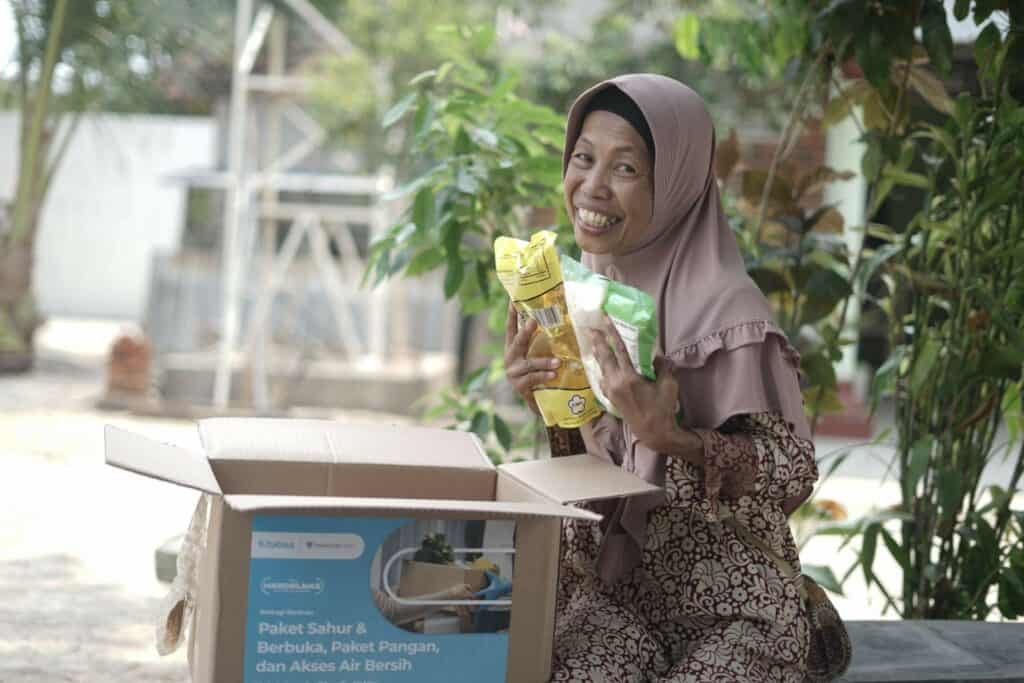kisah marmiatun6 dompet dhuafa Marmiatun sangat bersyukur atas bantuan ini, yang memungkinkannya menghemat kebutuhan pokok untuk satu bulan ke depan.