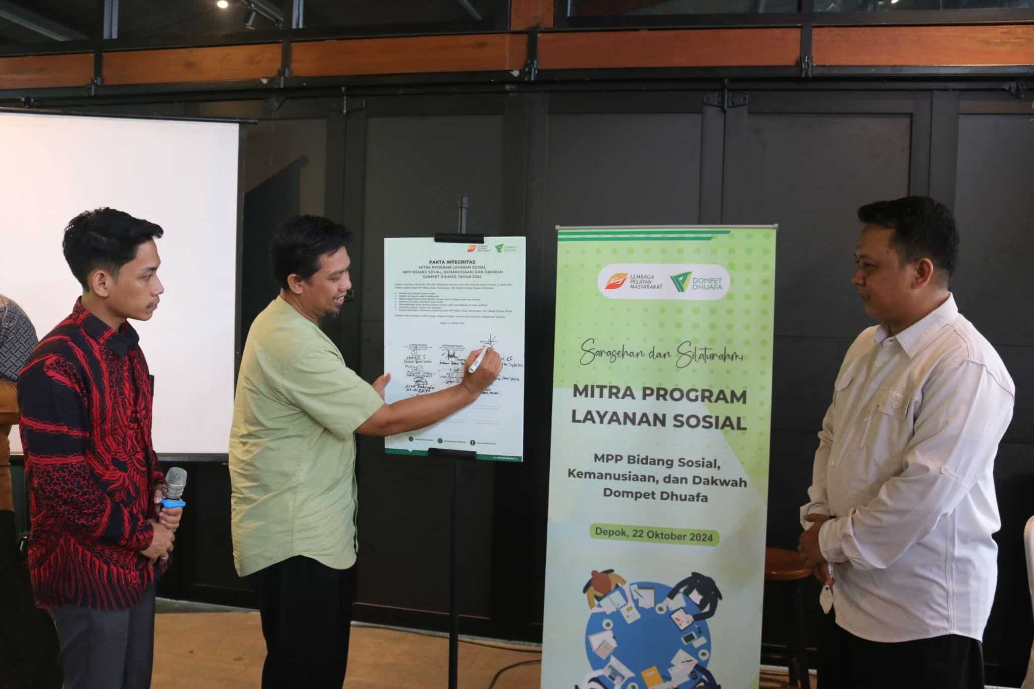 Penandatanganan Pakta Integritas bersama berbagai kelompok masyarakat, organisasi, serta yayasan sosial.