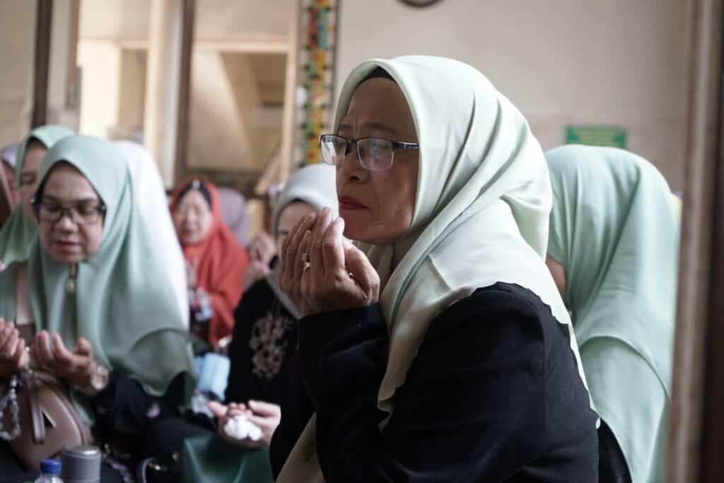 maulid nabi muliakan anak yatim7 dompet dhuafa Doa bersama pada Peringatan Maulid Nabi Muhammad Saw di Masjid Atta’awun Puncak, Bogor, pada Selasa (20/10/2024).