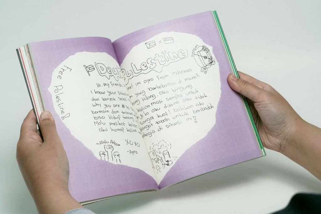 sejuta surat untuk palestina6 dompet dhuafa Salah satu surat karya siswa sekolah, kontributor dalam buku Sejuta Surat untuk Palestina, sebuah antologi yang menghadirkan 75 karya terpilih berupa surat, puisi, ilustrasi dan foto.