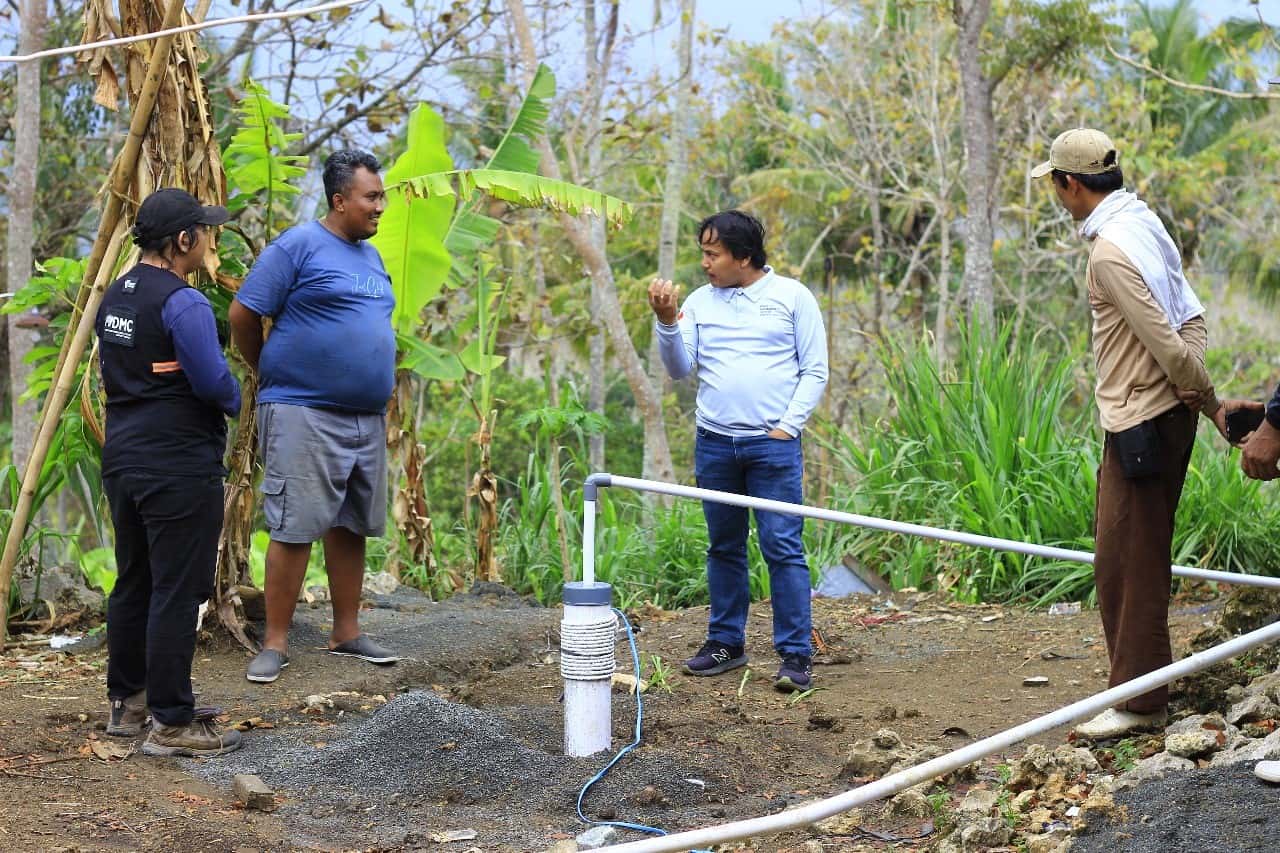 air bersih1 dompet dhuafa Proses pengerjaan sumur bor di Dusun Gondang, Wonogiri, Sabtu (28/09/2024).