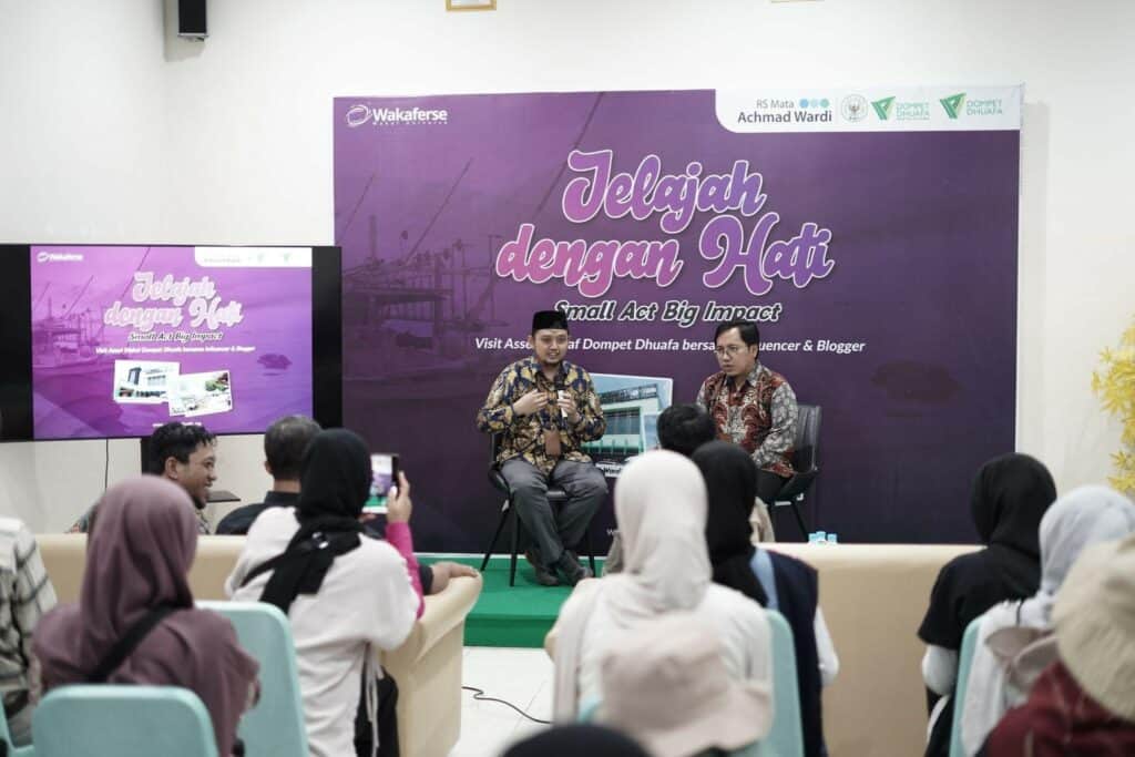 manfaat wakaf2 dompet dhuafa Prima Hadi Putra (kiri) dan dr. Pradipta Suarsyaf (kanan) dalam sesi wicara mengenai wakaf di Dompet Dhuafa secara umum dan RSAW secara khusus, Jumat (18/10/2024).