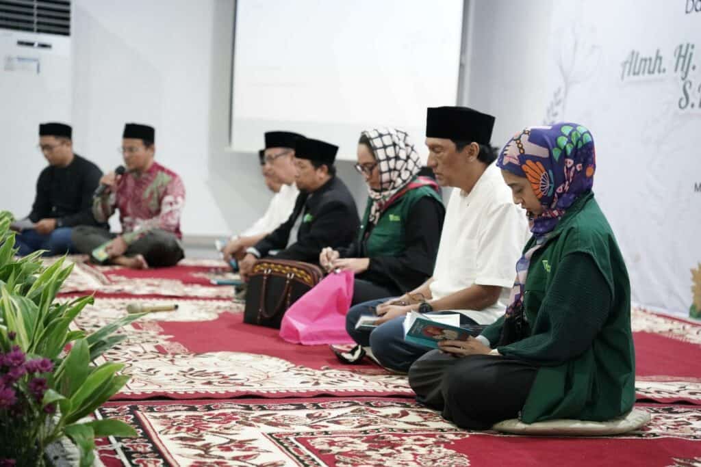 Pembacaan Surat Yasin dan Tahlil mengenang 40 hari almarhumah Marissa Haque di Gedung KLC, Minggu (10/11/2024).