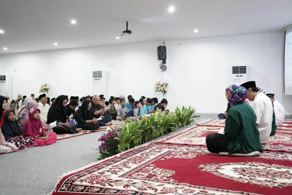 Pembacaan Surat Yasin dan Tahlil mengenang 40 hari almarhumah Marissa Haque di Gedung KLC, Minggu (10/11/2024).