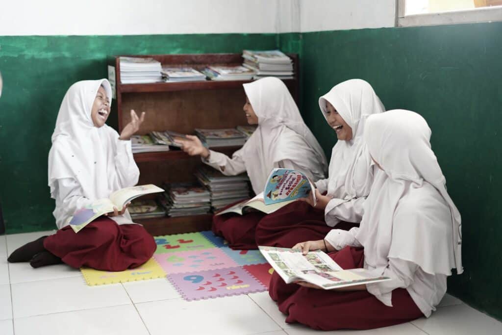 bantuan buku di malaka3 dompet dhuafa Ceruk Ilmu di salah satu ruang kelas SD Inpres Betun.