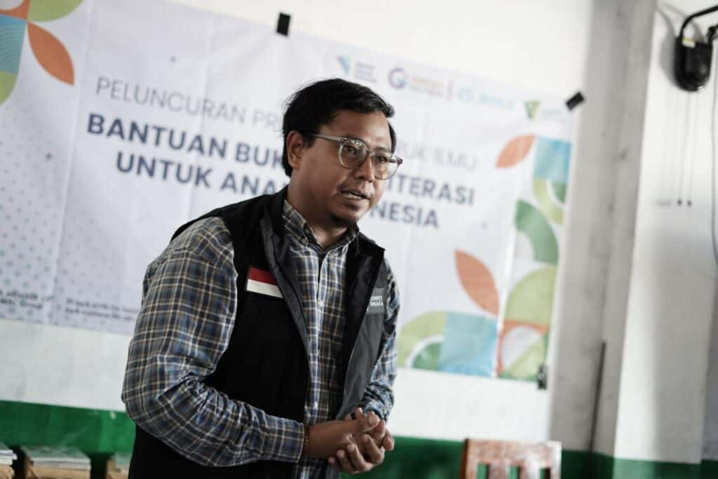bantuan buku di malaka6 dompet dhuafa Mewakili Dompet Dhuafa dan Bank BTPN, Hasairi Arnas menyambangi langsung lokasi penyaluran bantuan dan memberikan sambutan di Malaka, NTT, Senin (11/11/2024).