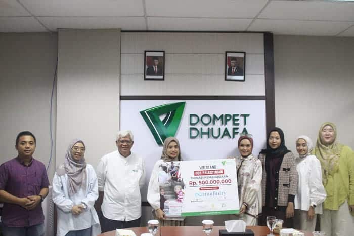 donasiuntukpalestinadaributtonscarf1 dompet dhuafa